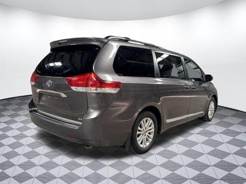 2012 Toyota Sienna XLE
