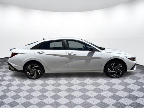 2025 Hyundai ELANTRA HEV SEL Sport