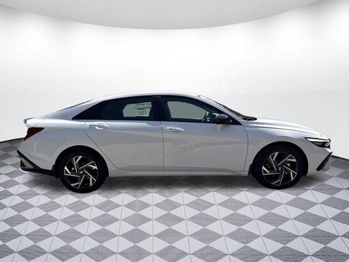 2025 Hyundai ELANTRA HEV SEL Sport