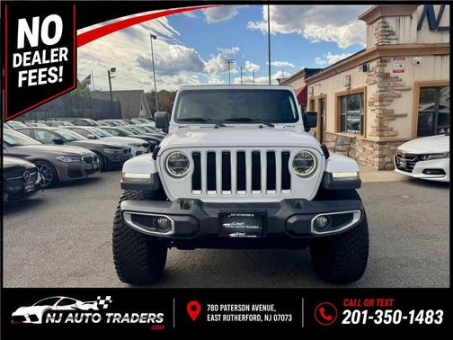 Bright White Clearcoat 2018 Jeep Wrangler Unlimited Sahara