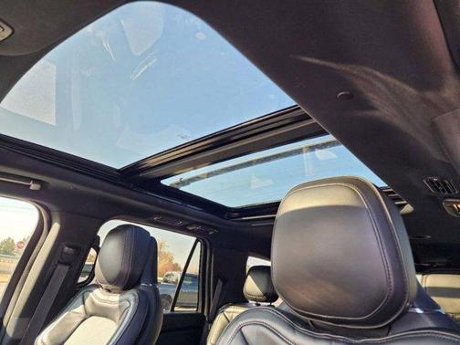 Photo 2 of 35 of 2019 Lincoln Navigator Reserve