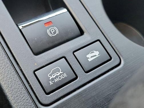 Photo 2 of 30 of 2016 Subaru Outback 2.5i Limited