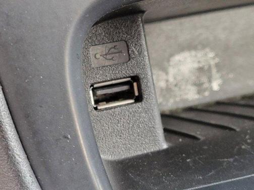Photo 2 of 32 of 2016 Ford Focus SE