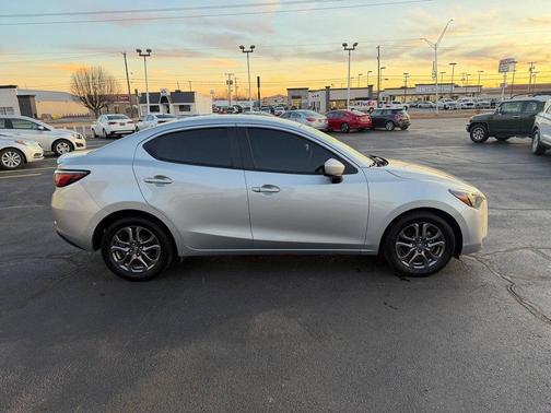 2019 Toyota Yaris Sedan 6A