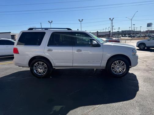 2011 Lincoln Navigator Base