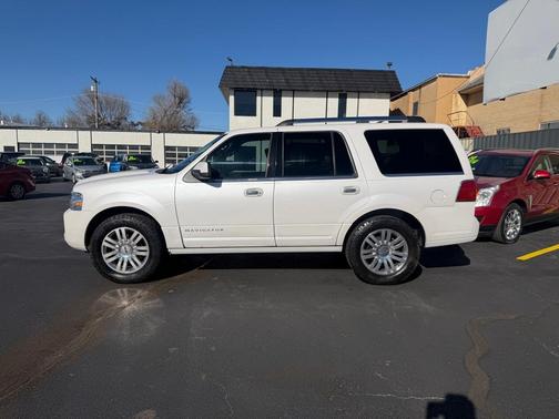 2011 Lincoln Navigator Base