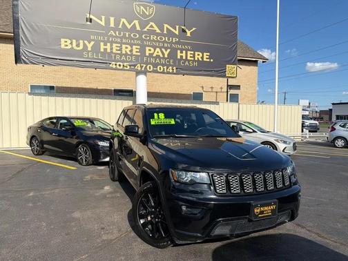 Diamond Black Crystal Pearlcoat 2018 Jeep Grand Cherokee Laredo E
