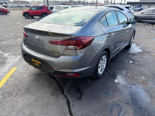 2019 Hyundai ELANTRA SE