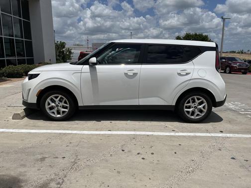 Snow White Pearl 2024 Kia Soul LX