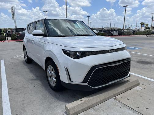 Snow White Pearl 2024 Kia Soul LX