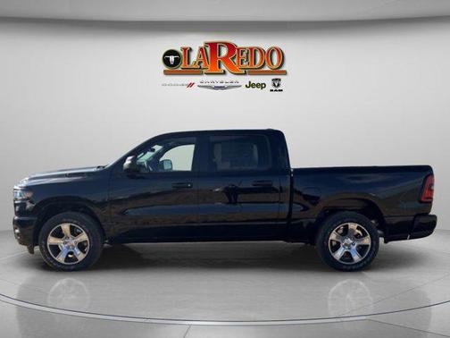 Diamond Black Crystal Pearlcoat 2026 RAM 1500 Express