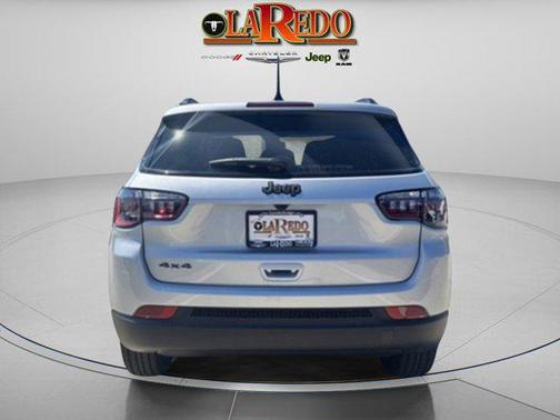 Silver Zynith Metallic Clearcoat 2026 Jeep Compass Latitude