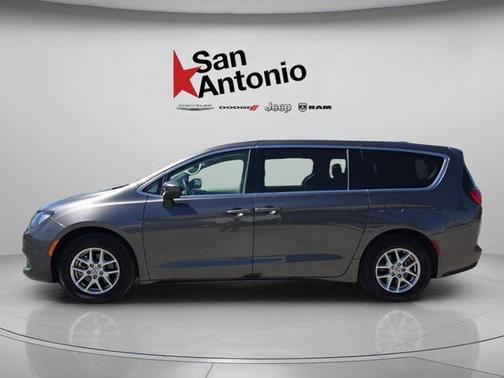 Granite Crystal Metallic Clearcoat 2023 Chrysler Voyager LX