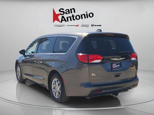 Granite Crystal Metallic Clearcoat 2023 Chrysler Voyager LX
