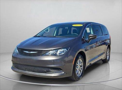 Granite Crystal Metallic Clearcoat 2023 Chrysler Voyager LX