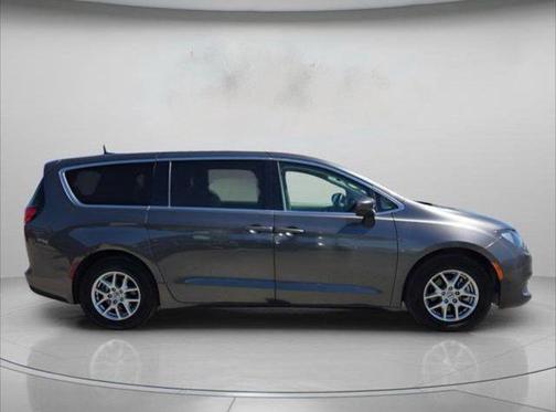 Granite Crystal Metallic Clearcoat 2023 Chrysler Voyager LX
