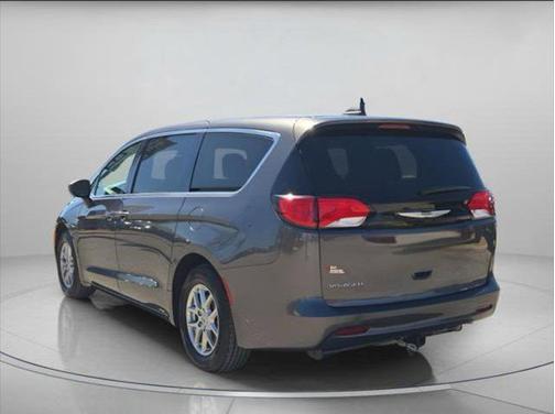 Granite Crystal Metallic Clearcoat 2023 Chrysler Voyager LX