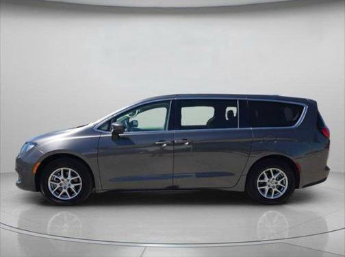 Granite Crystal Metallic Clearcoat 2023 Chrysler Voyager LX