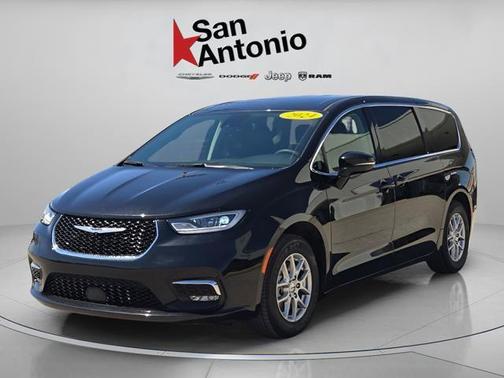Diamond Black Crystal Pearlcoat 2024 Chrysler Pacifica Touring L
