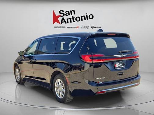 Diamond Black Crystal Pearlcoat 2024 Chrysler Pacifica Touring L