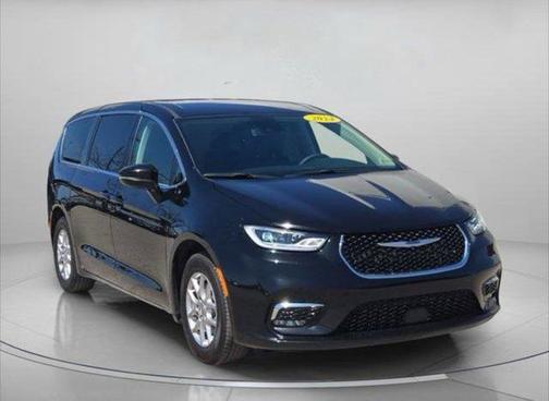 Diamond Black Crystal Pearlcoat 2024 Chrysler Pacifica Touring L