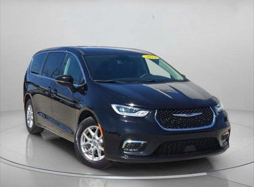Diamond Black Crystal Pearlcoat 2024 Chrysler Pacifica Touring L