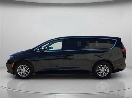 Diamond Black Crystal Pearlcoat 2024 Chrysler Pacifica Touring L