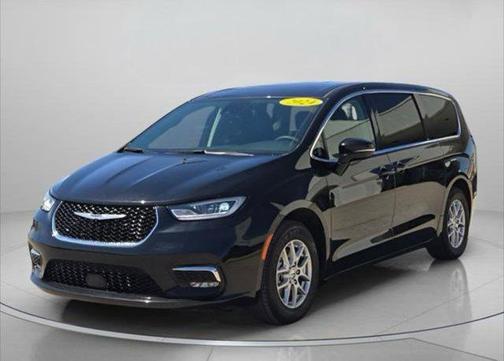 Diamond Black Crystal Pearlcoat 2024 Chrysler Pacifica Touring L