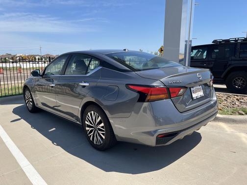 Gun Metallic 2024 Nissan Altima 2.5 SV