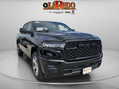 Diamond Black Crystal Pearlcoat 2026 RAM 1500 Express