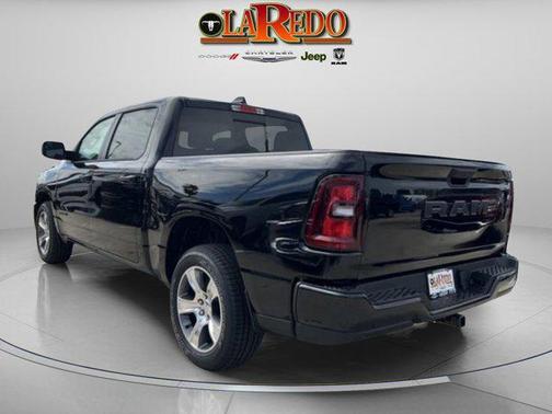 Diamond Black Crystal Pearlcoat 2026 RAM 1500 Express