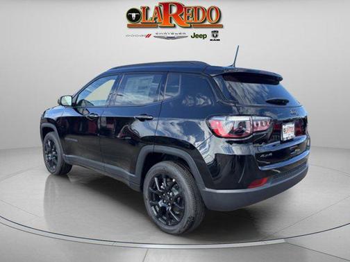 Diamond Black Crystal Pearlcoat 2026 Jeep Compass Latitude