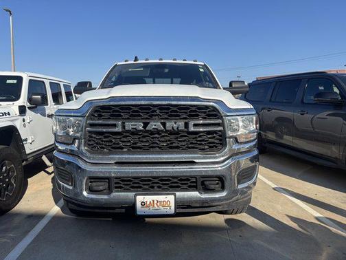2022 RAM 2500 Tradesman Crew Cab 4x4 6'4' Box