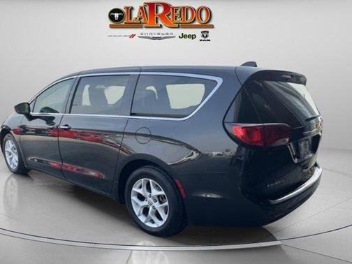 Brilliant Black Crystal Pearlcoat 2020 Chrysler Pacifica Touring