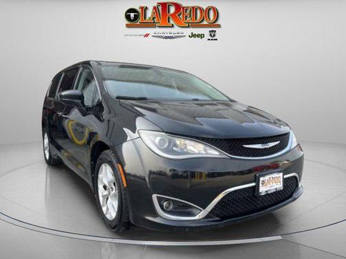 Brilliant Black Crystal Pearlcoat 2020 Chrysler Pacifica Touring
