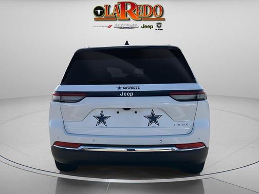 Bright White Clearcoat 2024 Jeep Grand Cherokee Laredo
