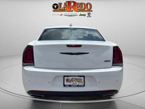 2023 Chrysler 300 Touring