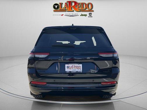 diamond black crystal pearlcoat 2026 Jeep Grand Cherokee Summit
