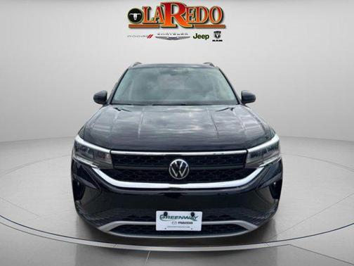 Deep Black Pearl 2024 Volkswagen Taos 1.5T SE