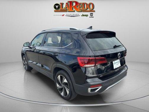 Deep Black Pearl 2024 Volkswagen Taos 1.5T SE