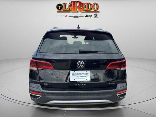 Deep Black Pearl 2024 Volkswagen Taos 1.5T SE