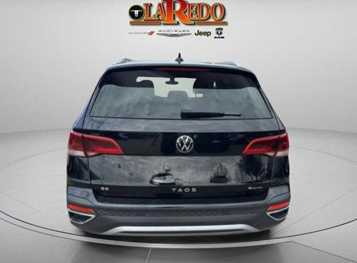 Deep Black Pearl 2024 Volkswagen Taos 1.5T SE