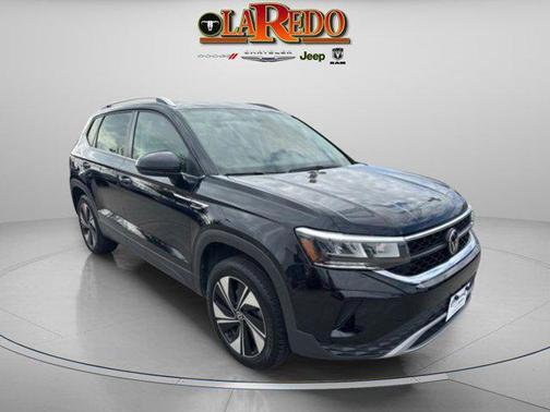 Deep Black Pearl 2024 Volkswagen Taos 1.5T SE