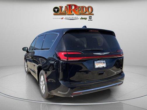 Diamond Black Crystal Pearlcoat 2026 Chrysler Pacifica L