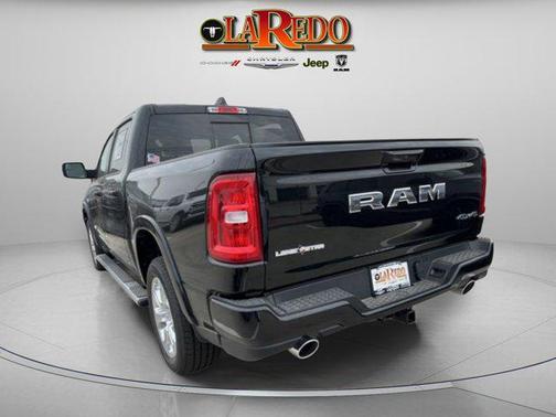 Diamond Black Crystal Pearlcoat 2026 RAM 1500 Lone Star