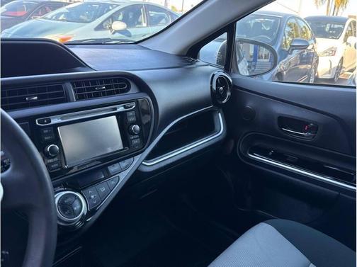 2016 Toyota Prius c Persona Series