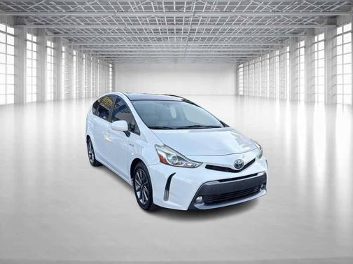 2017 Toyota Prius v Five