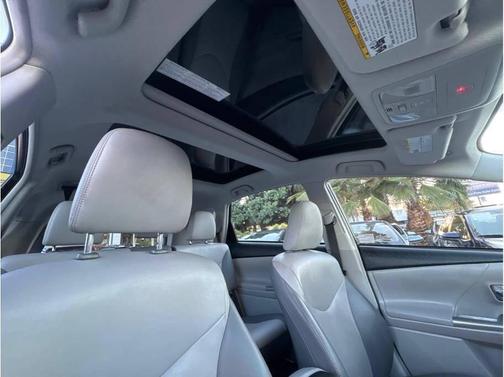 2017 Toyota Prius v Five