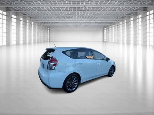 2017 Toyota Prius v Five