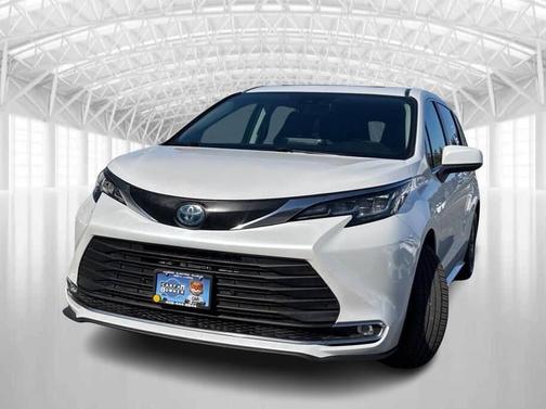 2023 Toyota Sienna XLE